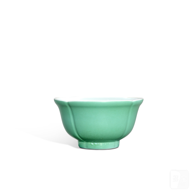 A turquoise-glazed lobbed bowl, Mark and period of Yongzheng | 清雍正 松石綠釉花口盌 《大清雍正年製》款 - 图2